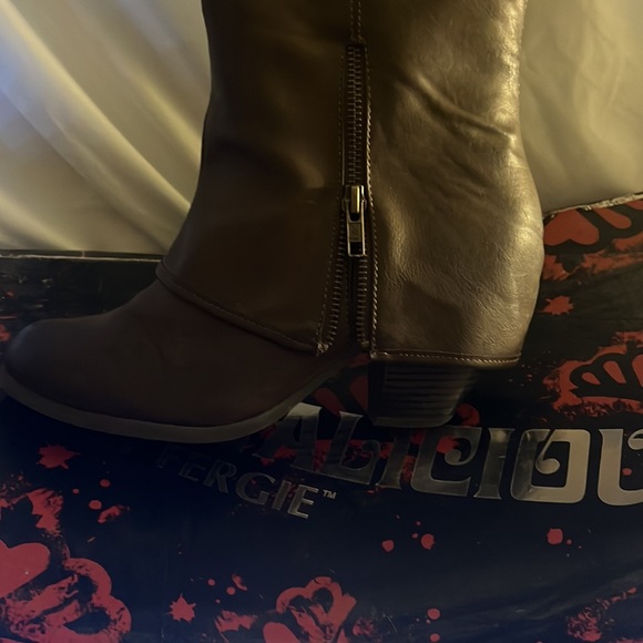 Fergalicious boots, Ledge by Fergie boots, size: 9.5 M, Color: Brown - Picture 4 of 15
